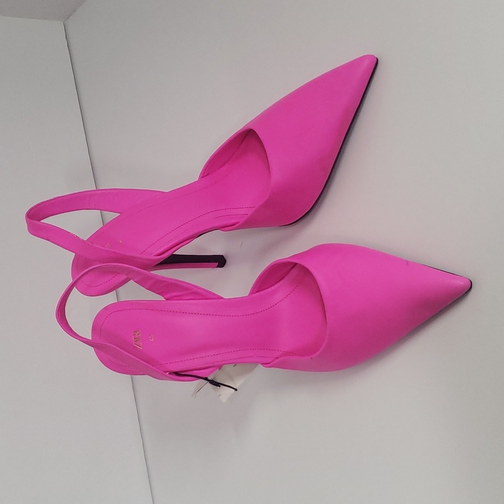 Zara Leather Slingback Heels.       Eur size 40. US Size 8